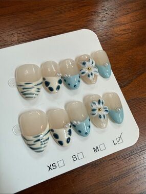 Floral Blue & Cream Press-On Nail Set Press-On Nails 3D large